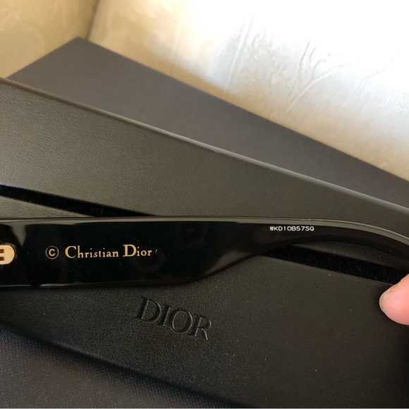 NEW IN BOX Dior DDiorF sunglasses in black colour with gold CD letters - Picture 7 of 12